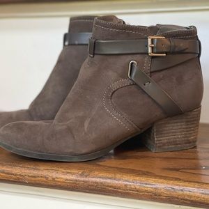 UNISA Chocolate Brown Ankle Boots EUC sz 6.5